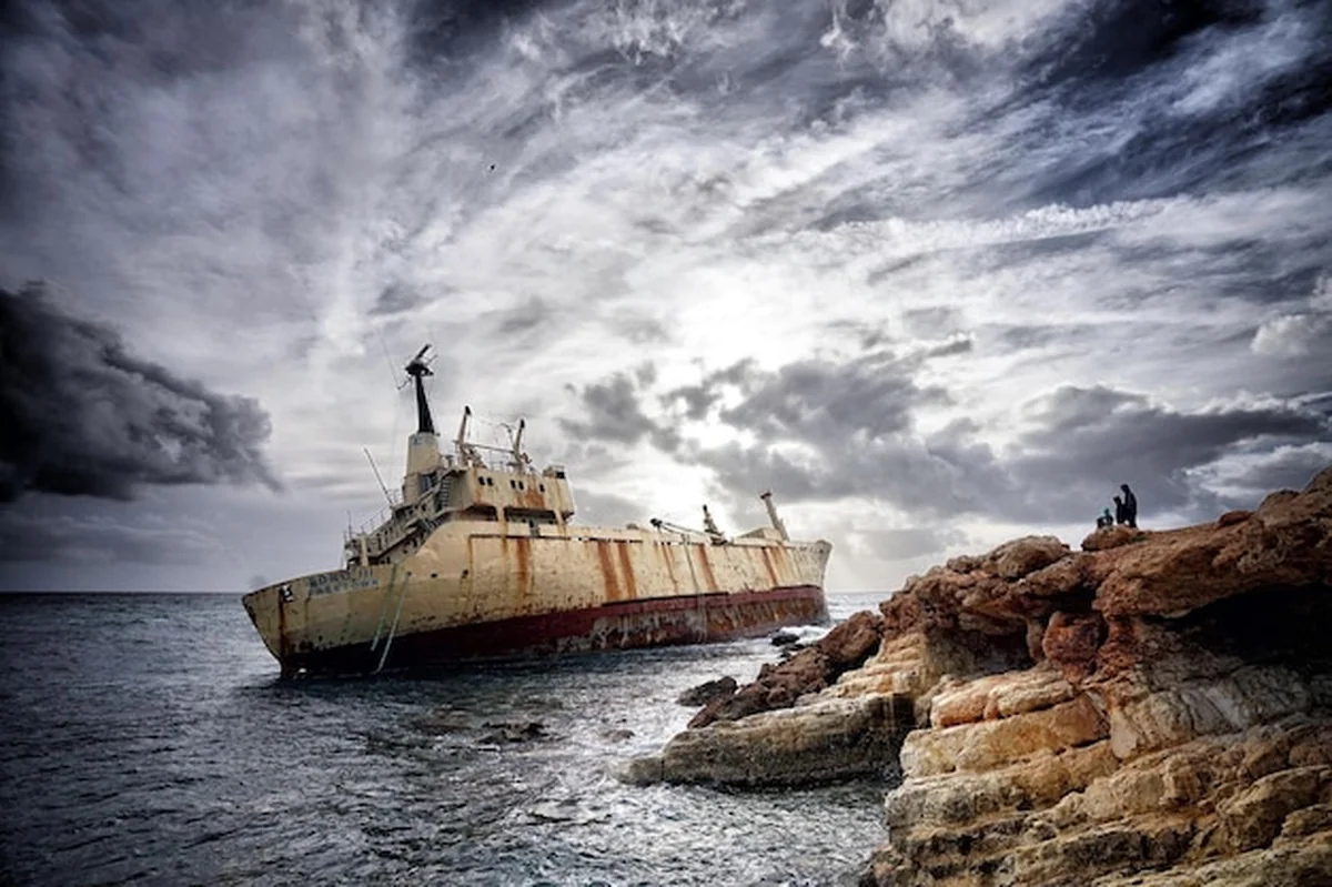 Statek na spokojnym morzu